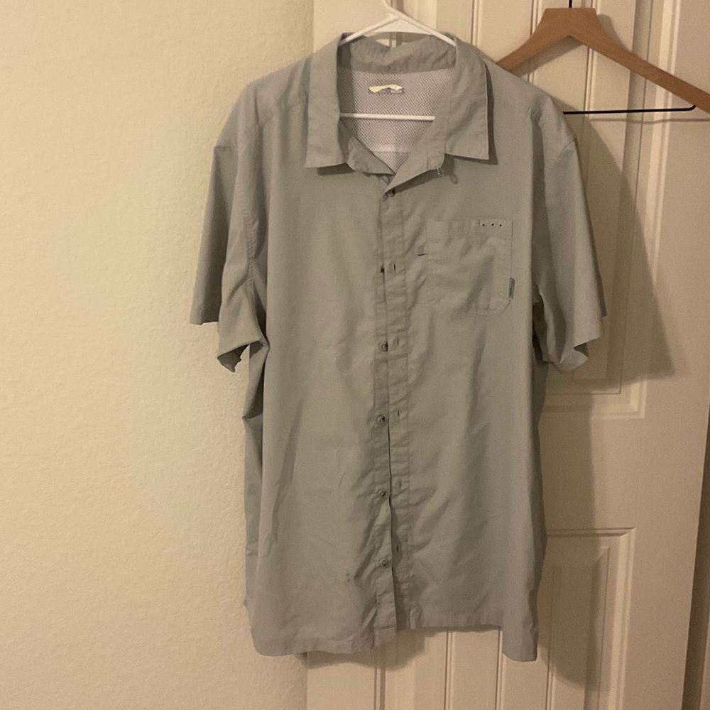 Columbia Men's Gray Casual Button Down Shirt